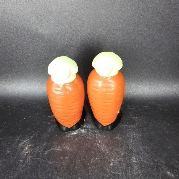 Vintage carrot salt and‎ pepper shakers - Picture 2 of 3